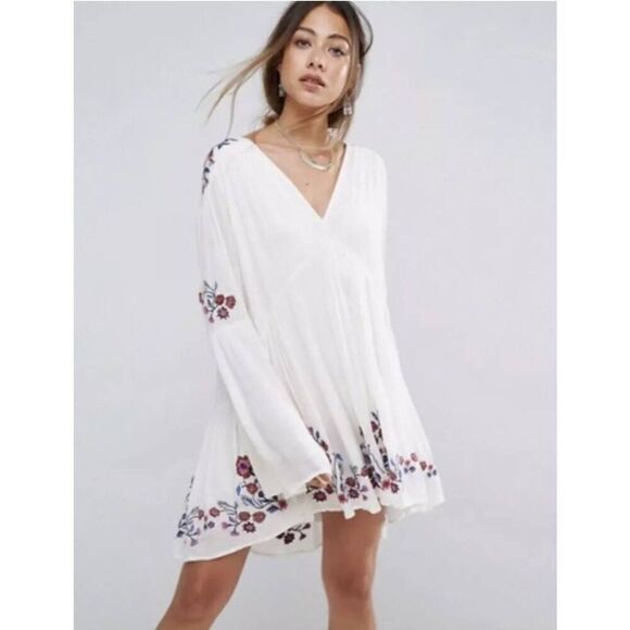 Free People Dresses & Skirts - Free People Te amo White Embroidered Boho Tunic Mini Dress Top Bell Sleeves S